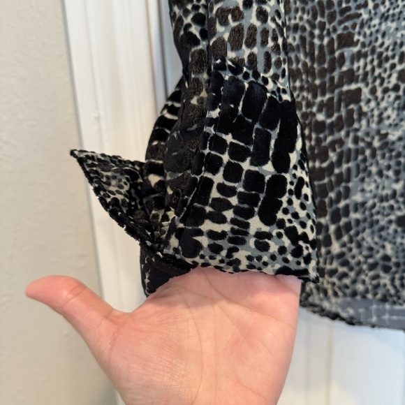 Scully Animal Print Velvet Burn Out Button Up Blouse Black Grey Western Large - Picture 6 of 11